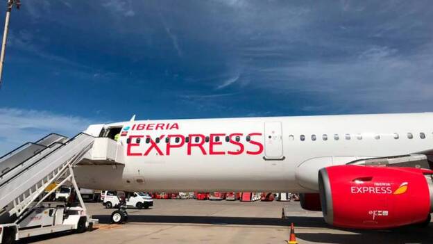 Un avión de Iberia da la vuelta por problemas técnicos