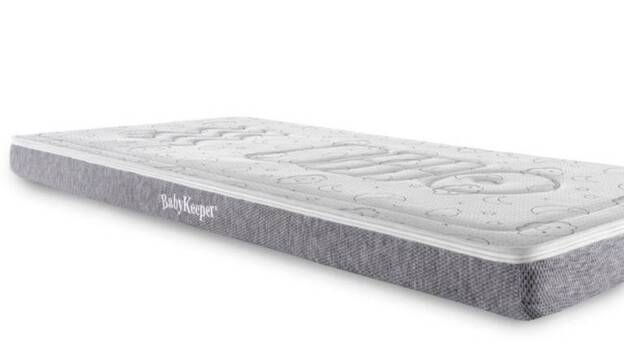 Crean un colchón para bebés que previene y corrige la deformidad craneal