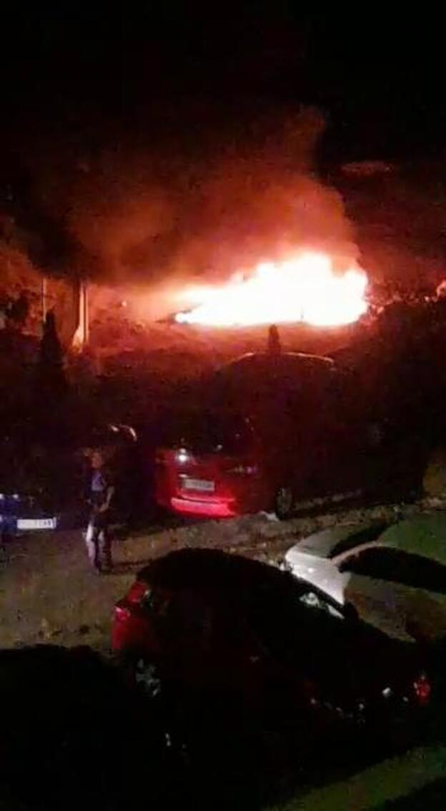 Detenido por incendiar vehículos de sus exparejas