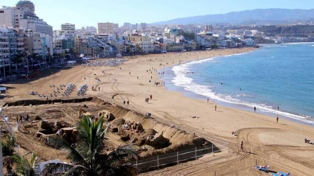 El belén de arena mira a la infancia