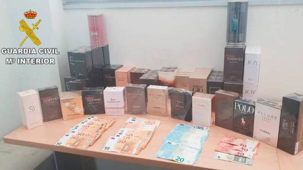 Detenidos por robos continuados en perfumerías de Corralejo