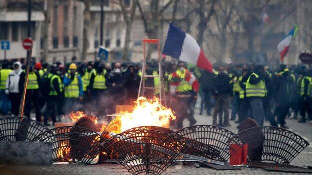 Las protestas de los ‘chalecos amarillos’ siembran el caos en Francia