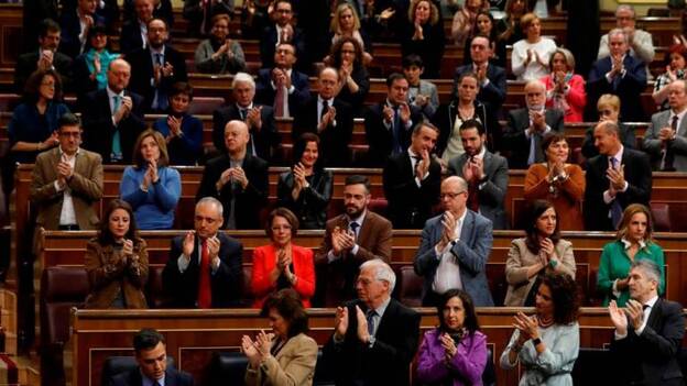Sánchez exige lealtad a PP y Cs para solucionar el conflicto en Cataluña
