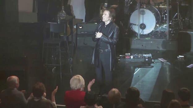 Raphael vuelve al Teatro Real con el apoyo incondicional de los Bono