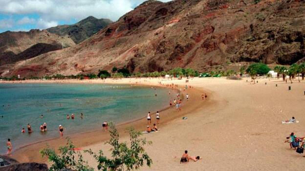 Una mujer de 81 años en estado grave tras ser rescatada del mar en Tenerife