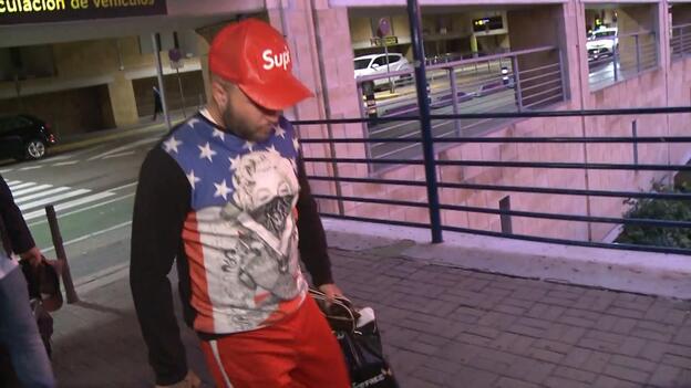 Kiko Rivera llega de su viaje a Tenerife con pocas ganas de hablar