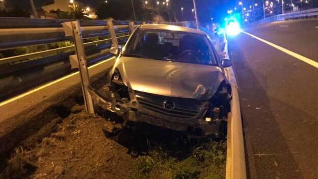 Se sale de la vía en la GC-23 y da positivo en alcohol