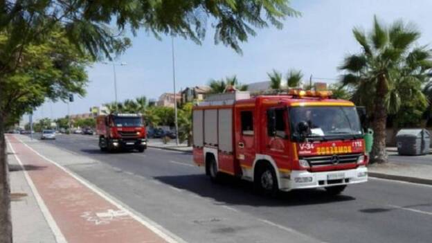 Tres afectados por inhalación de humo en un incendio en una vivienda