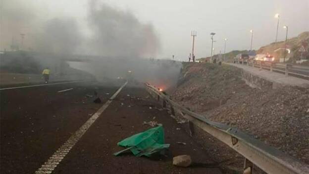 Herido al chocar contra la mediana en la autopista