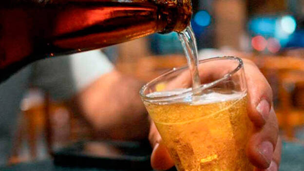 Apuñala al novio de una boda porque no le dan más cerveza