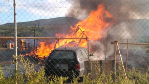 Incendio en una vivienda de madera en Telde