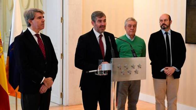 Clavijo y Garrido supervisan en Sol las primeras "Campanadas canarias"