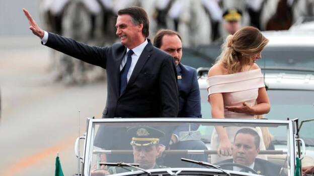 Bolsonaro jura como presidente de Brasil