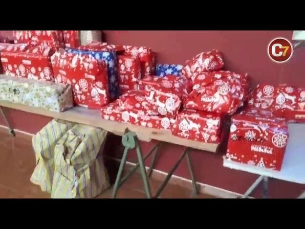 Los Reyes portuarios traen regalos a 70 niños necesitados de La Isleta