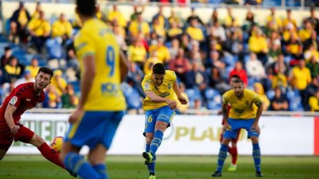 La UD Las Palmas golea al Osasuna (4-1)