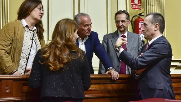 La división interna de CC retrasa las candidaturas en algunos feudos