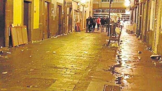 Vecinos de Triana denuncian daños y amenazas tras sus críticas a las fiestas