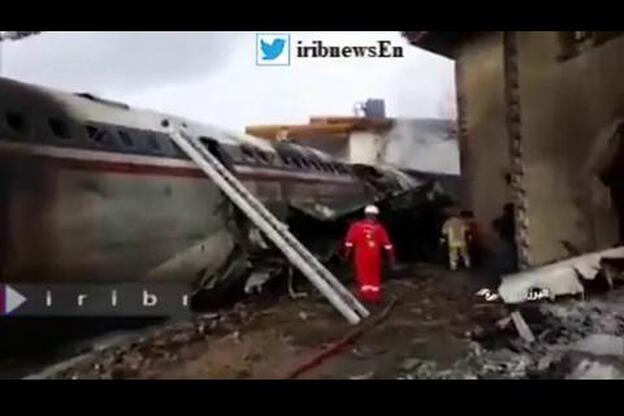 15 muertos al estrellarse un avión de carga