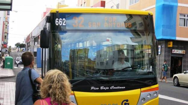 Los usuarios de guagua crecen en Canarias un 4,5% en noviembre