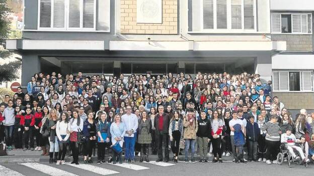 Casi 500 estudiantes en el concurso de redacción del Colegio Claret