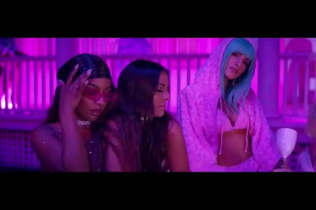 Ariana Grande se lo pasa de lujo en su nuevo videoclip: 7 Rings