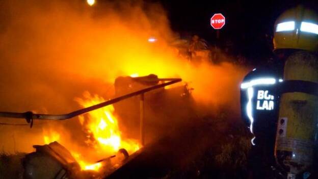 Incendio de contenedores en Tahiche