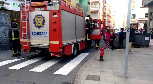 Arde una lavadora en los apartamentos Astoria