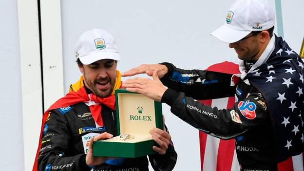 Fernando Alonso hace historia con un pilotaje magistral bajo la lluvia