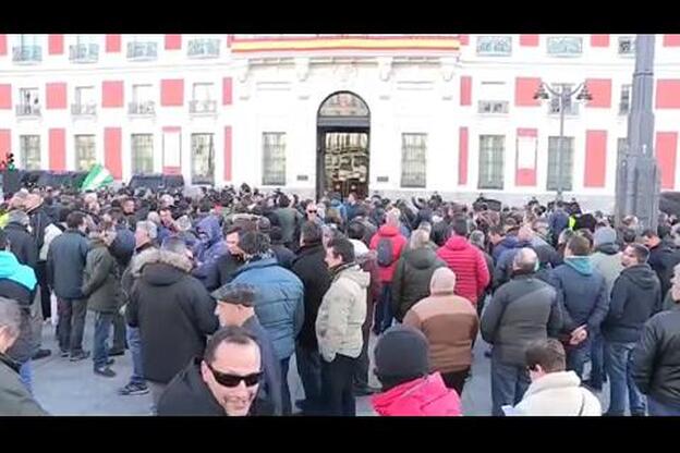 Unos 3.000 taxistas de Madrid se concentran en la Puerta del Sol
