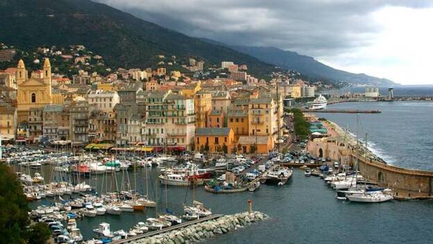 Un hombre dispara contra viandantes en Córcega y deja 5 heridos