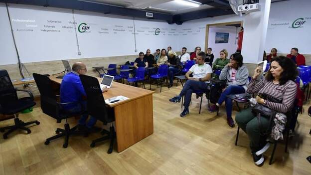 La asamblea de Grecasa decide continuar con la huelga indefinida