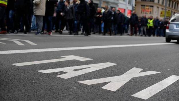 Los taxistas madrileños cumplen este lunes medio mes en huelga