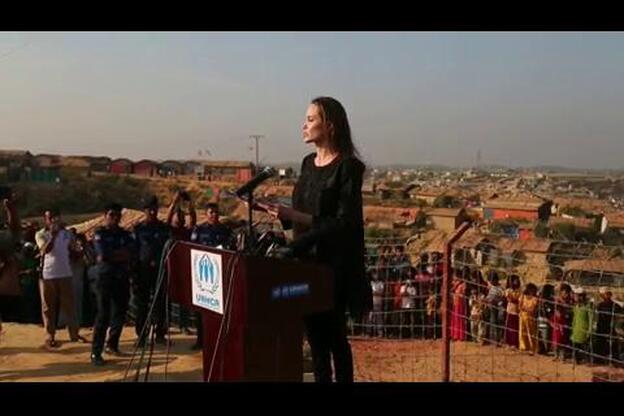 Angelina Jolie pide «compromiso» a Birmania durante visita a campos rohinyás
