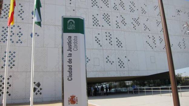 Pierde la custodia por anteponer su "tabaquismo" a la salud de sus hijos