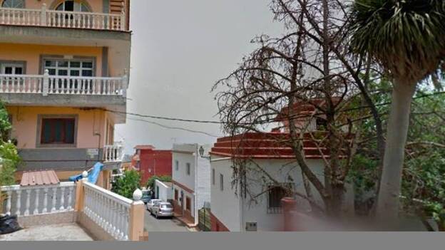 Herido grave al caerse desde la azotea