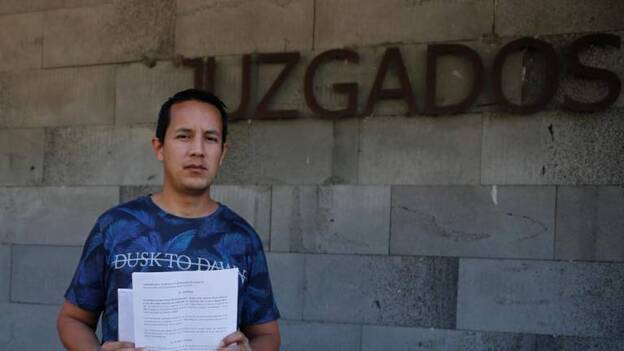 Yaiza aloja en un hotel a la familia estafada