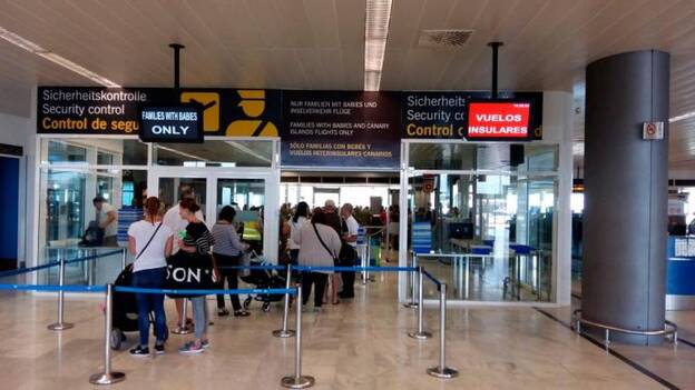 Arrestados dos hombres por falsedad documental en el aeropuerto de Fuerteventura