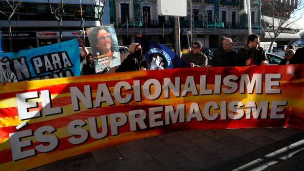 Concentración antindependentista en los alrededores del Supremo
