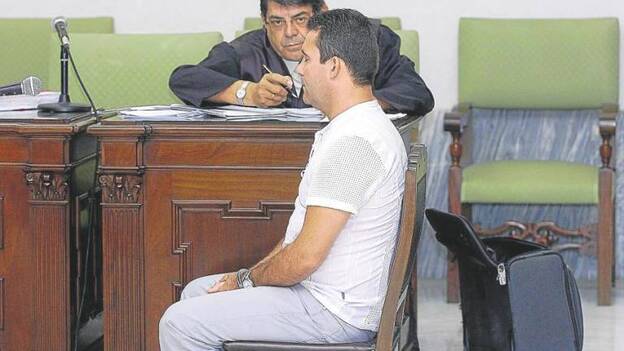 La búsqueda del asesino fugado de prisión se centra en la isla