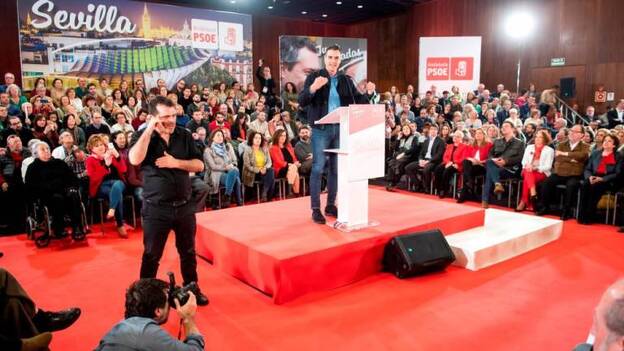 Los sondeos dan la victoria al PSOE pero acercan a PP, Cs y Vox a la mayoría