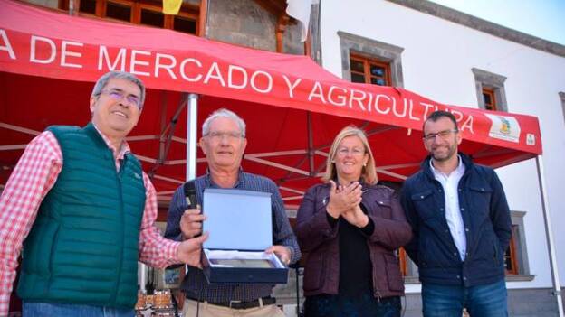 El sector primario y el almendro en flor se dan la mano en Tunte