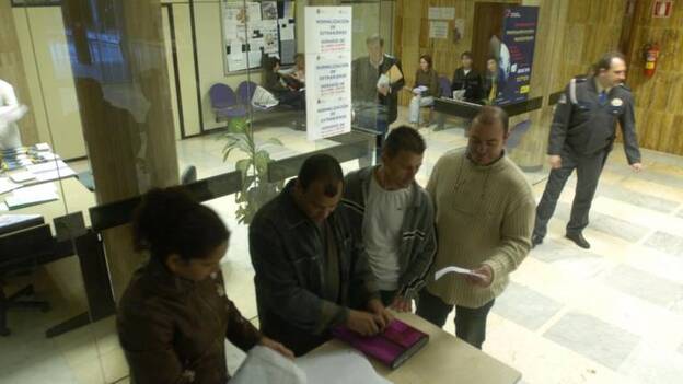 Los ocupados venezolanos en las islas suben el 33% en el último año