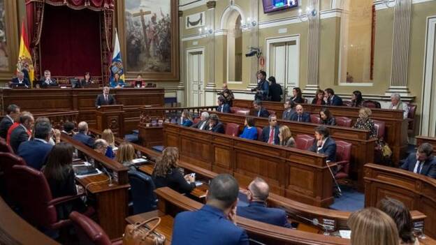 El Parlamento pone 125 tareas a un gobierno que en un mes estará en funciones