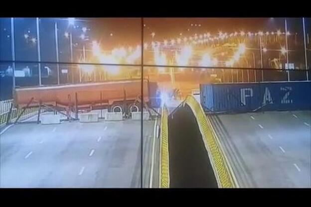 Colombia denuncia que Maduro ordenó soldar contenedores al puente Tienditas