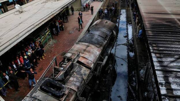 Al menos 20 muertos y 43 heridos por un incendio en la principal estación de tren de El Cairo