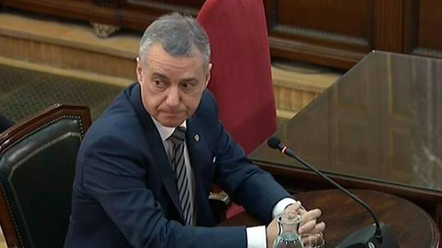 Urkullu actuó de «enlace» entre Puigdemont y Rajoy para evitar el 155