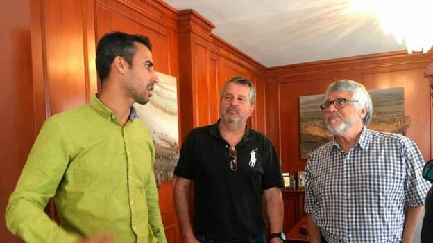 La Oliva echa una mano a los propietarios de las chozas de Lobos