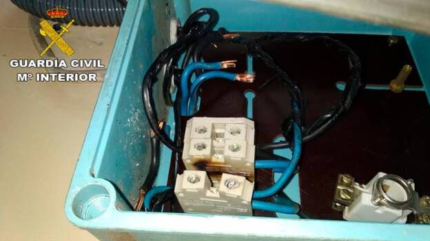 Seis vecinos defraudan 6.000 euros con enganches ilegales de luz