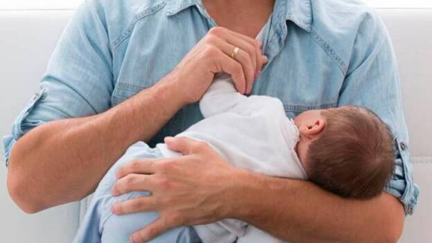 La ampliación del permiso de paternidad entrará en vigor el viernes