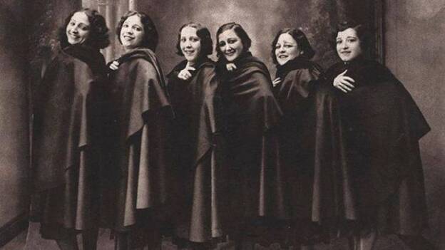 La capa, una prenda con historia de mujer